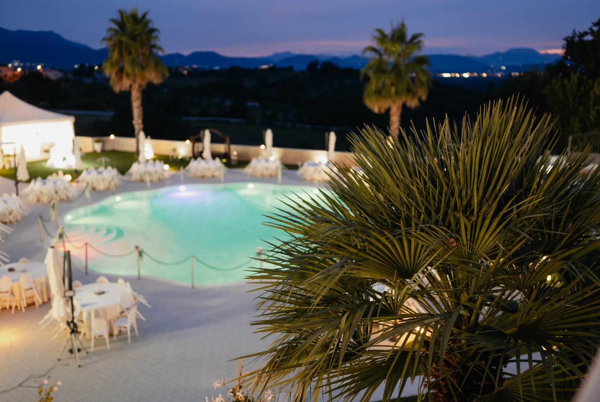 Piscina al tramonto con vista sulle colline — La Conchiglia, location eventi Gioia Sannitica